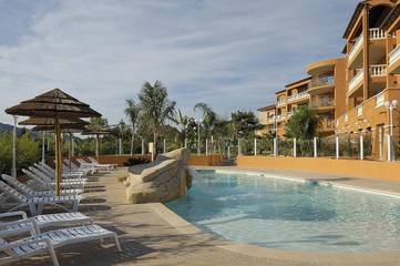 Hôtel pour 4 personnes, avec vue ainsi que piscine et jardin à Carros