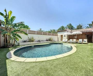 Location de vacances pour 15 personnes, avec piscine ainsi que jardin et jacuzzi à Castelnau-d'Estrétefonds