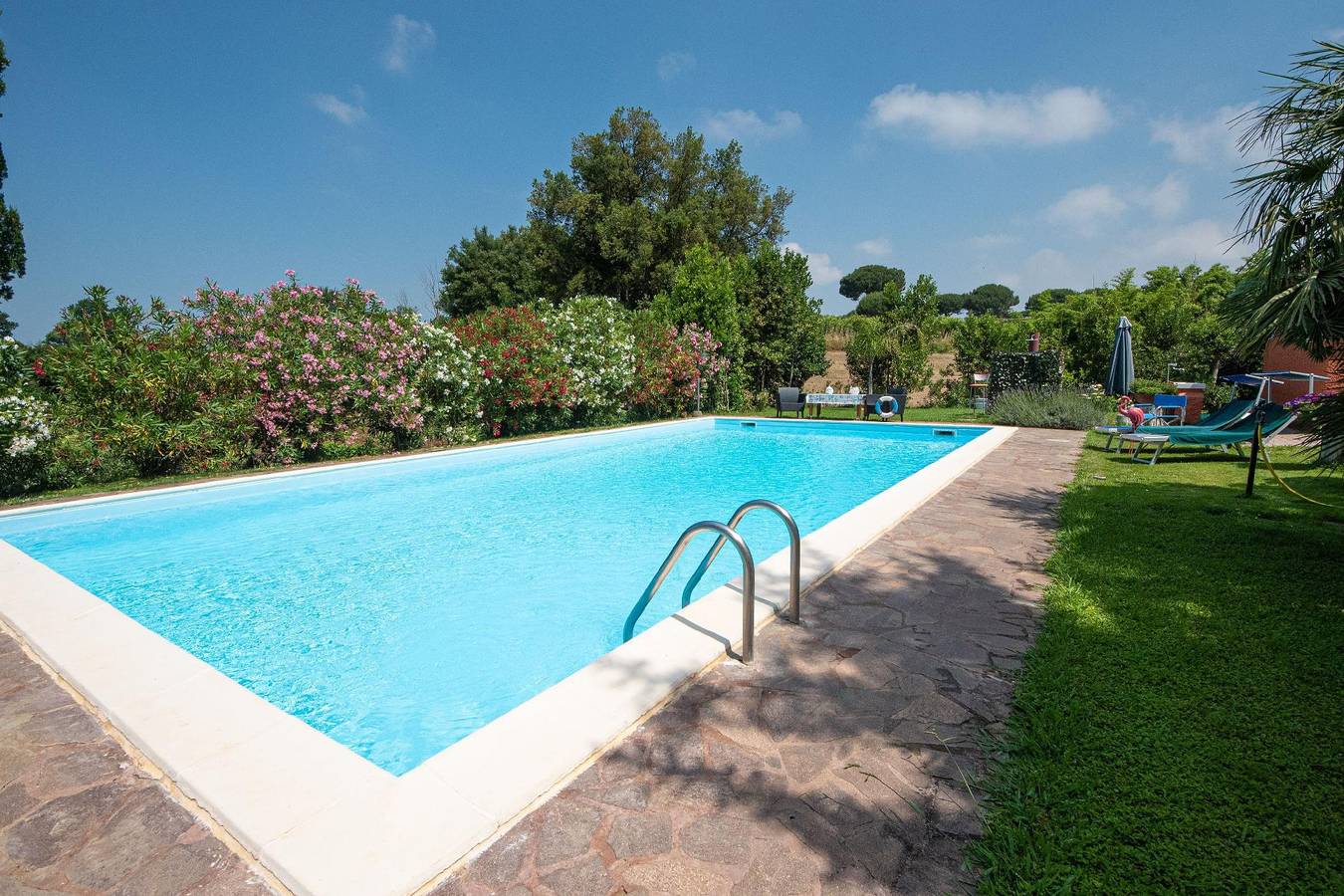 Casa de vacaciones con piscina particular para 4 personas aprox. 65 qm en Nettuno, Lacio (Roma y alrededores) in Nettuno, Provincia de Roma