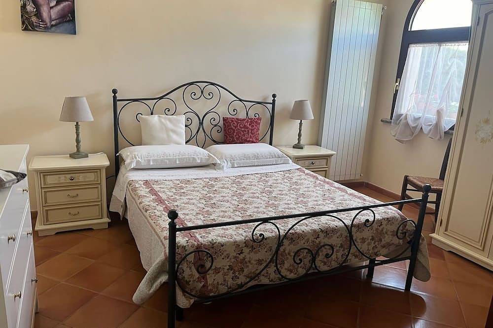 Acogedora Villa De 4 Dormitorios (3 + 1 Suite) 200 m2, Piscina Privada / 1.5 Millas A Bracciano in Manziana, Lago de Bracciano