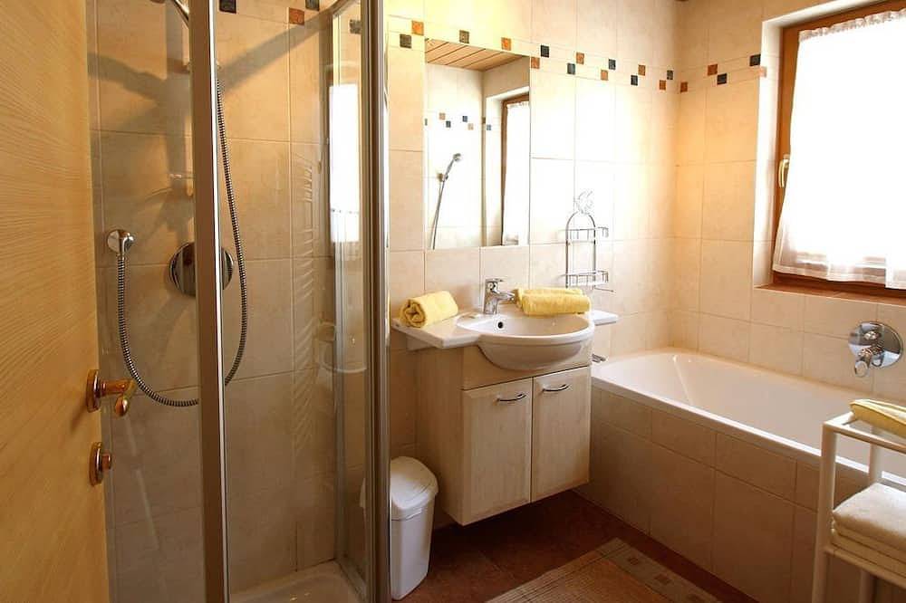 Ferienwohnung Karwendel - Bauernhof Ferienwohnungen Sennhof in Tuxer Alpen, Weerberg