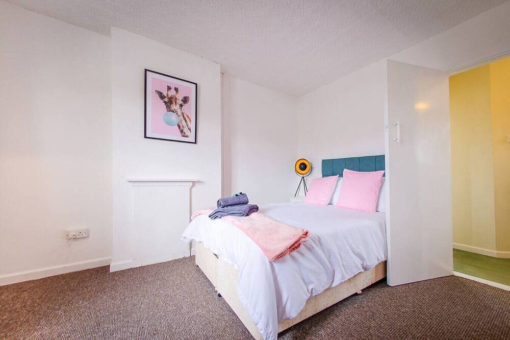 4 Bed - 2 Baths 1 Walk in Shower Lots of Parking in Ipswich, Suffolk