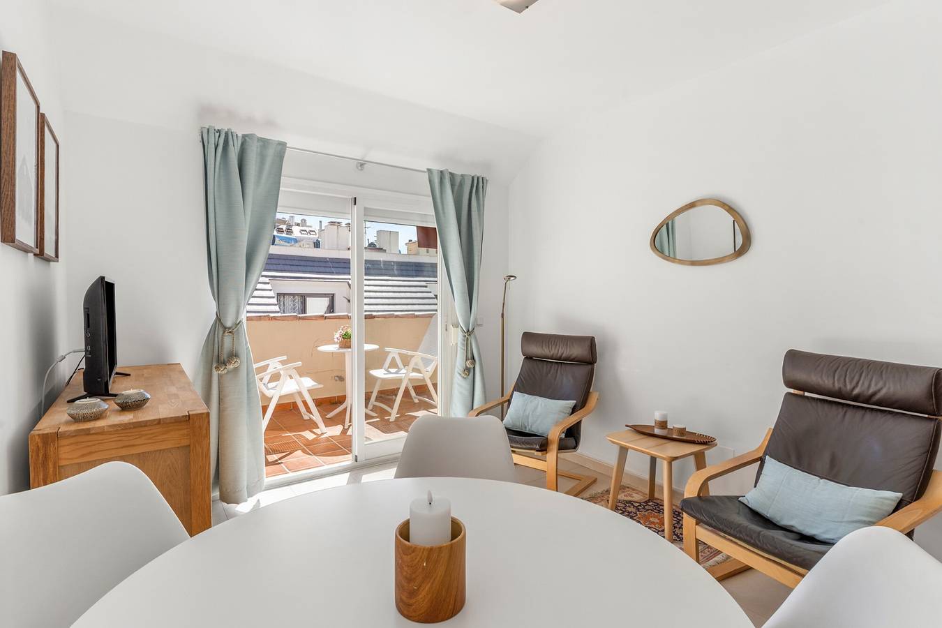 Apartamento inteiro, Apartamento 'Central Fuengirola Terrace A222' com Terraço Privado, Wi-Fi e Ar Condicionado in Fuengirola Centre, Fuengirola