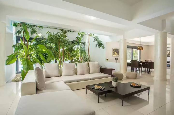 Ferienhaus für 10 Personen, mit Balkon und Garten sowie Whirlpool und Pool in Koskinou