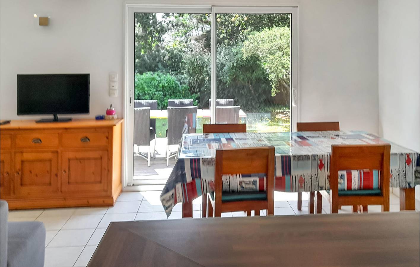 Strandnahe Unterkunft: 110 qm mit Parkplatz, TV, Pool und Garten in Erquy, Côte d’Émeraude