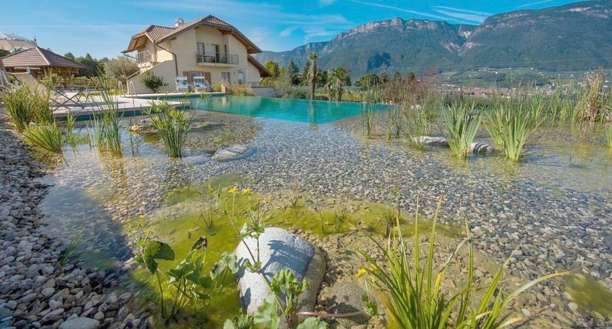 Ferienwohnung für 5 Personen, mit Balkon und Terrasse sowie Garten und Pool in Girlan