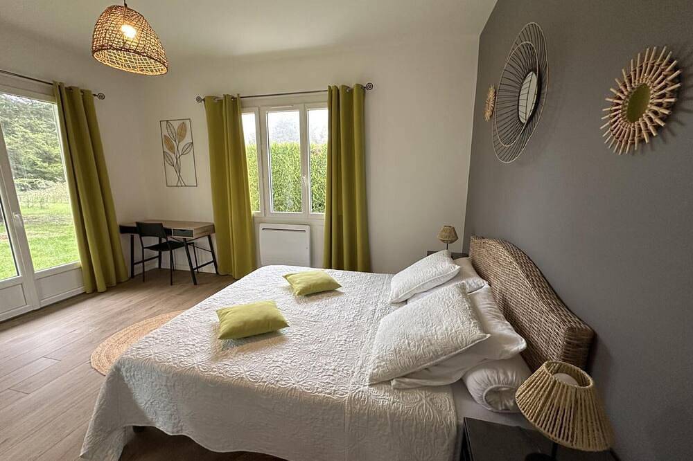 Maison contemporaine avec jardin au calme, proche centre village in Broût-Vernet, Région de Vichy