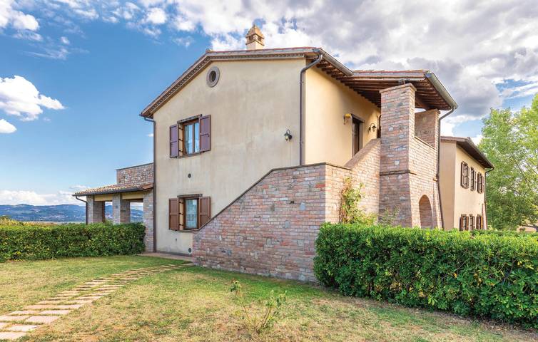 Apartamento vacacional entero, Apartamento con piscina y jardín cerca de Marsciano in Marsciano, Provincia de Perugia