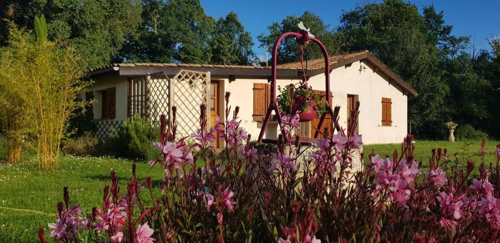Maison de vacances pour 2 personnes, avec Jacuzzi et Terrasse ainsi que Jardin et Piscine