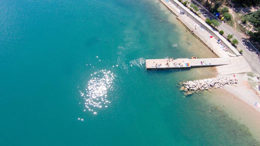 Ganze Wohnung, Apartment Nidisa - 90 m vom Meer, Stadtzentrum, privater Parkplatz, Terrasse, Balkon in Čižići, Krk