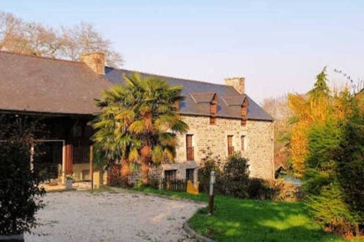 Location de vacances pour 7 personnes à La Vicomté-sur-Rance