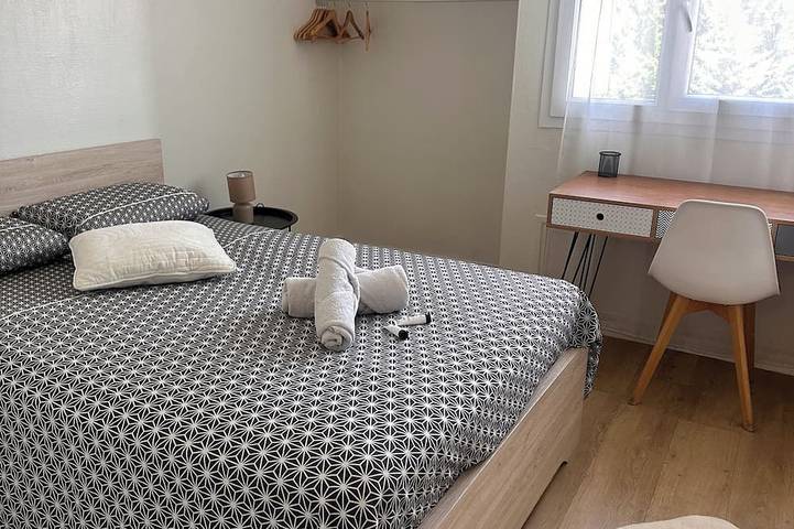 Appartement entier, Appartement lumineux avec 4 chambres avec 2 Sdb + Grand Balcon et Parking in Le Mans, Sarthe