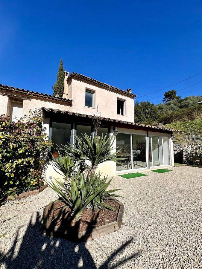 Location de vacances pour 6 personnes, avec terrasse à Falicon