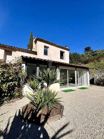 Gîte pour 6 personnes, avec terrasse à Falicon