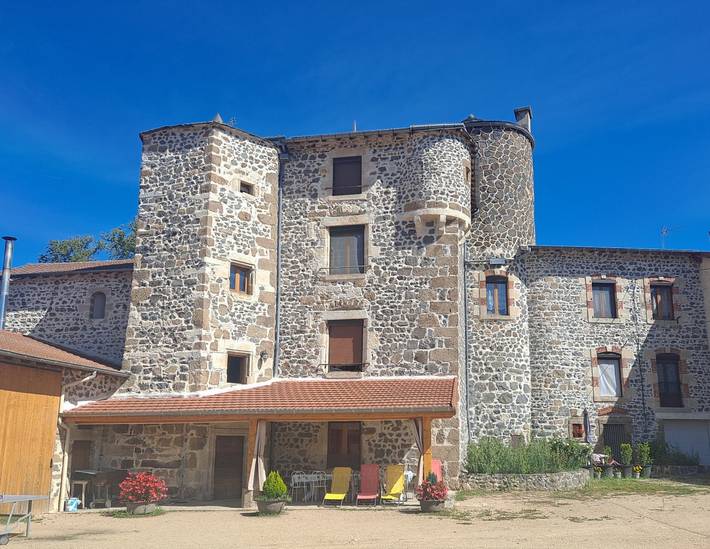 Gîte pour 10 personnes, avec terrasse à Beaulieu (Haute-Loire)