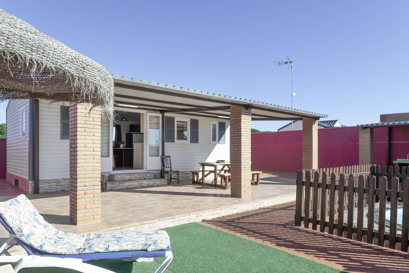 Bungalow 'Mis Niñas 2' con piscina privada, Wi-Fi y aire acondicionado in Conil de la Frontera, Costa de la Luz