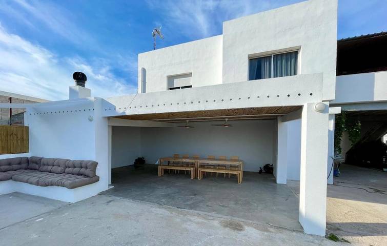 Location de vacances pour 15 personnes, avec jardin ainsi que piscine et jacuzzi dans Els Muntells - 2