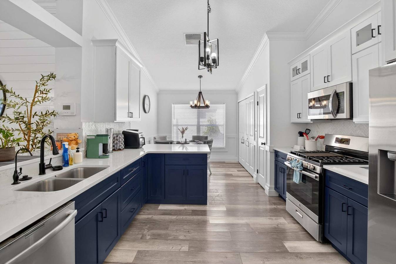 Lakefront 4-Bedroom Home with Pool in Tampa Bay