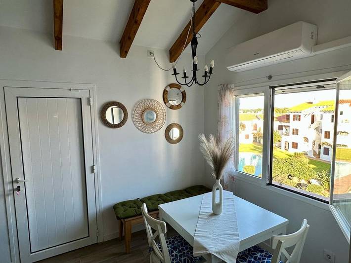 Gîte pour 5 personnes, avec piscine ainsi que vue et jardin à Es Castell - 4