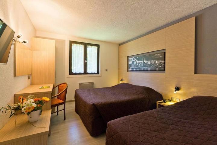 Hotel para 3 personas, con piscina y jardín - 1