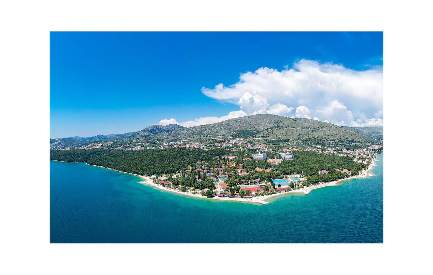 Ganze Ferienwohnung, Familienfreundliches Apartment mit Pool, Küche und WLAN in der Nähe des Strandes Stari Porat in Seget Vranjica, Split-Dalmatien