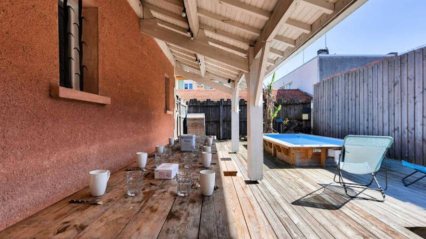 Location de vacances pour 11 personnes, avec jardin et piscine à Arès