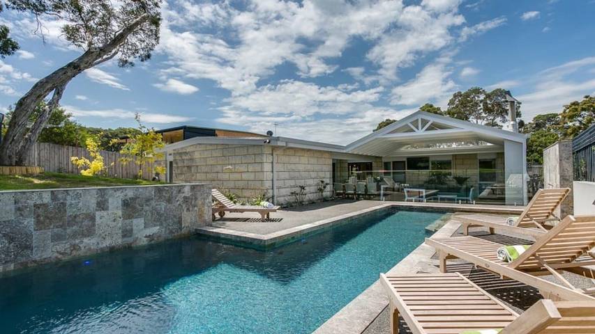 Holiday home for 11 people, with garden and pool in Sorrento (Victoria)