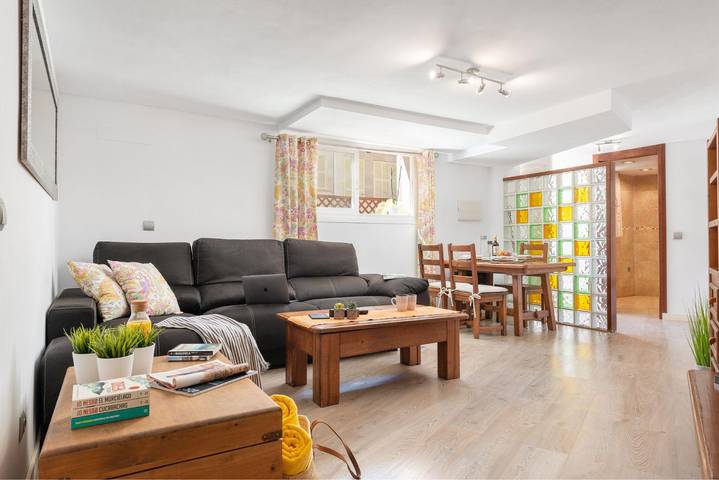 Apartamento entero, Apartamento de vacaciones para 2 personas con balcón/terraza in Alcanada, Alcúdia