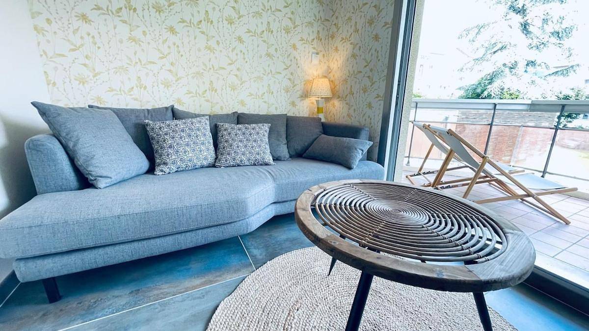 Appartement entier, Voiron centre, grande terrasse, parking, calme in Voiron, Isère