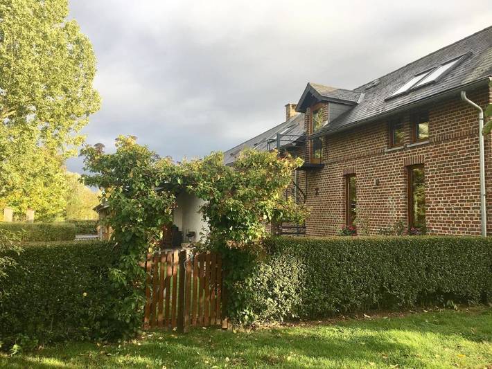 Location de vacances pour 4 personnes, avec Terrasse ainsi que Jardin et Vue à Leuze-en-Hainaut