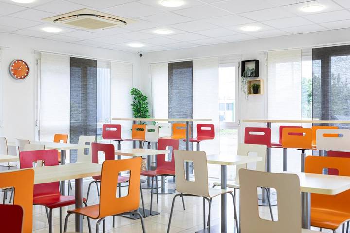 Hôtel pour 3 personnes, avec terrasse, animaux acceptés à Andrézieux-Bouthéon - 4