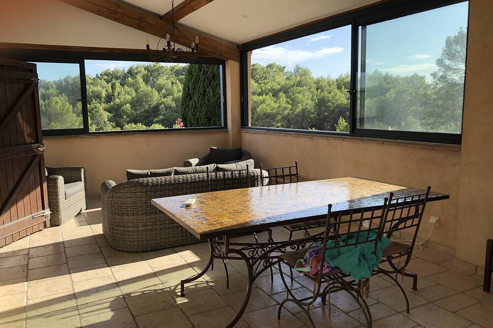 Provençaals huis gerenoveerd in de natuur in Flayosc, Draguignan en omgeving