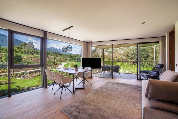 Entire apartment, Apartment "Natur Romantik Annalena" with Mountain View, Private Terrace & Wi-Fi in Kastelbell, Kastelbell-Tschars
