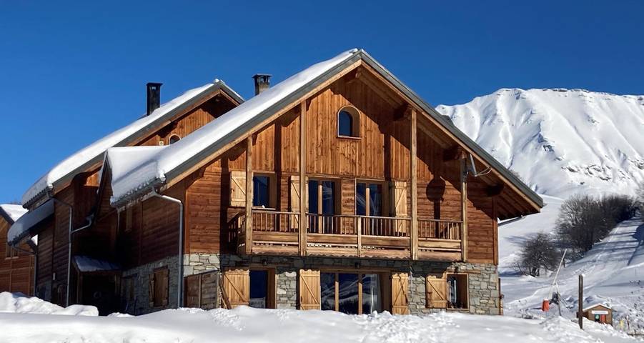 Gîte pour 14 personnes, avec terrasse à Albiez-Montrond