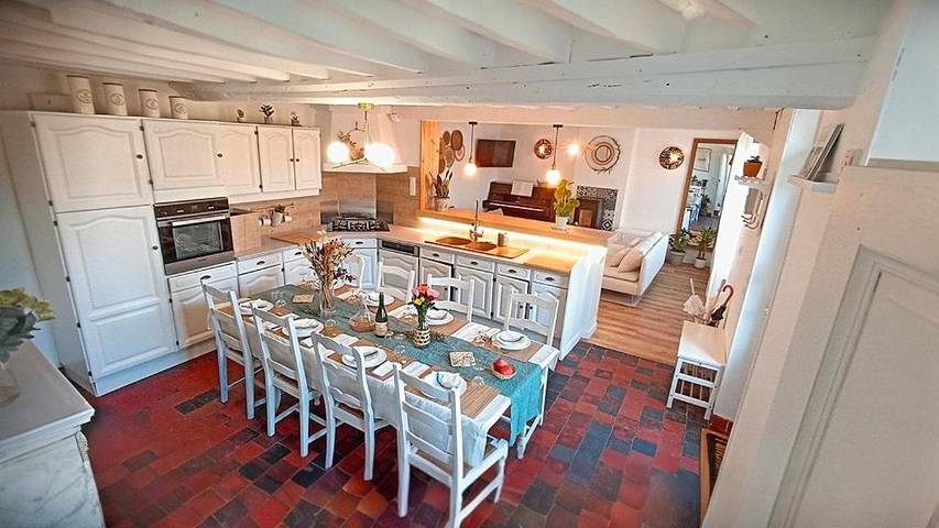 Location de vacances pour 15 personnes, avec Jacuzzi ainsi que Terrasse et Jardin à Sommervieu