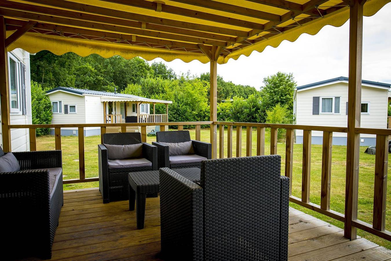 Recreatiepark Duinhoeve — Veranda Chalet | 5 Personen (3 Schlafzimmer) in Nordbrabant