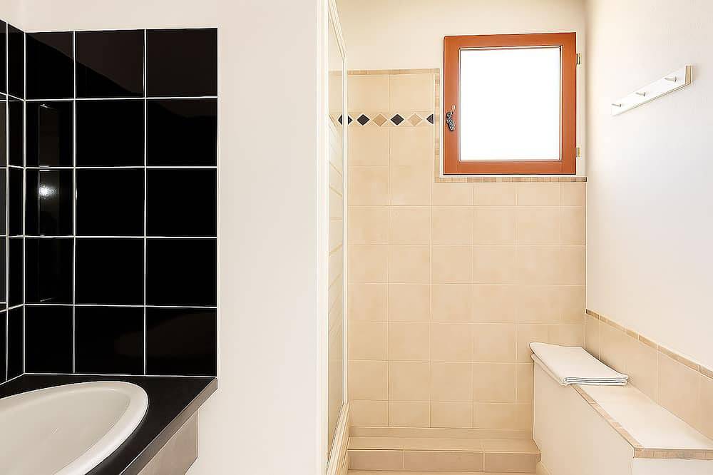 Appartement entier, T2 domaine de 8 hectares, bord du lac de Teppe Rosse, Plages 7 km, Clim, Wifi in Aléria, Arrondissement de Corte