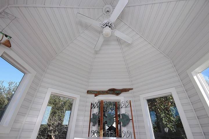 Vacation house for 6 people, with balcony and pool in Seaside