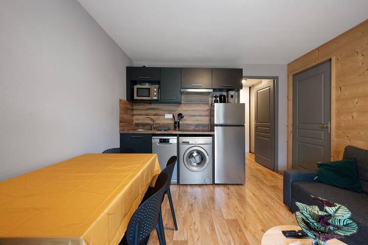 Entire apartment, “La Perle Albiez Montrond” Apartment with Private Terrace and Wi-Fi in Col du Mollard, Albiez-Montrond