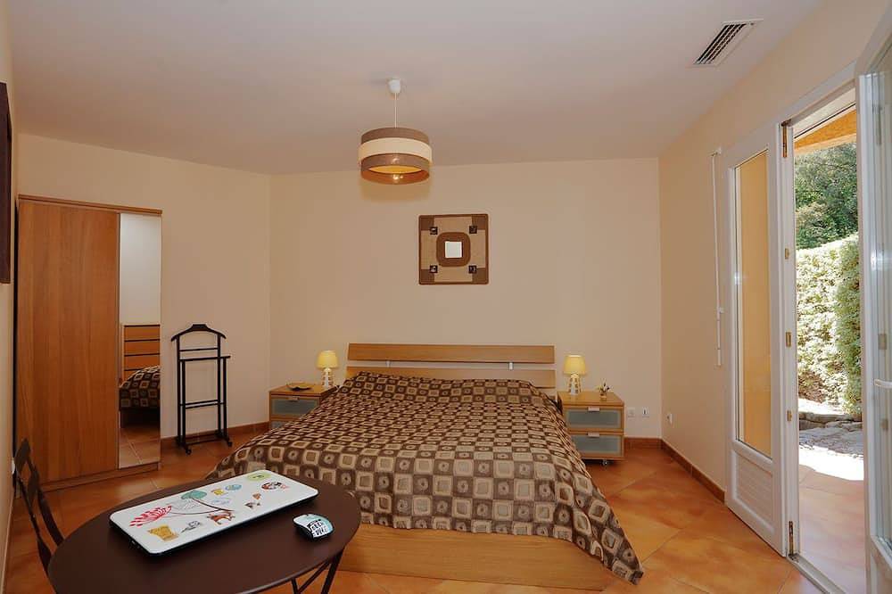 Villa lumineuse, climatisée, sur 9000m², piscine, tranquillité et repos assurés in Laroque-des-Albères, Côte méditerranéenne (France)