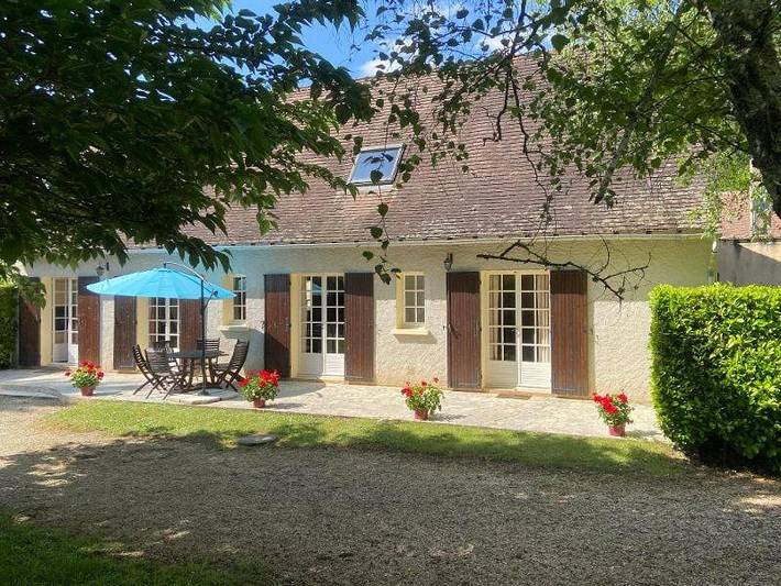 Location de vacances pour 7 personnes, avec terrasse et piscine à Badefols-sur-Dordogne