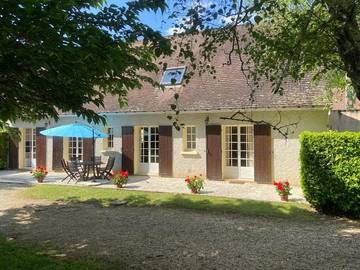 Gîte pour 7 personnes, avec piscine et terrasse à Badefols-sur-Dordogne