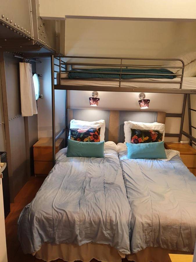 Houseboat holiday apartments Rotterdam in Rotterdam, Holandia Południowa
