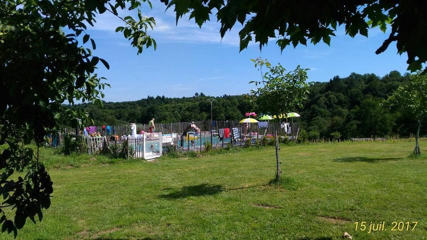Camping pour 5 personnes, avec vue ainsi que jardin et piscine dans Haute-Vienne - 2