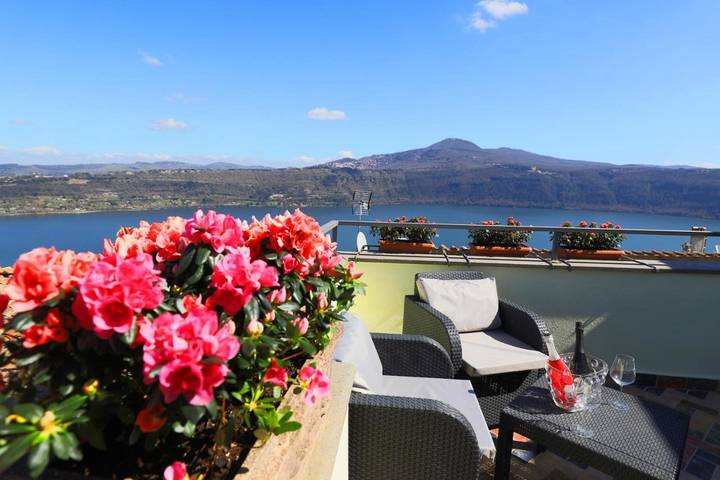 Appartamento per 3 persone, con Balcone e Terrazza nonché Vista lago e Panorama a Castel Gandolfo
