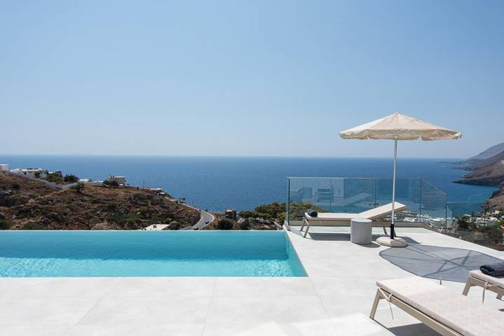 Location de vacances pour 4 personnes, avec vue ainsi que piscine et balcon dans Chóra Sfakíon - 2