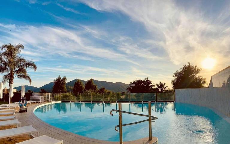 Club vacances pour 2 personnes, avec jardin ainsi que vue et piscine en Italie - 2