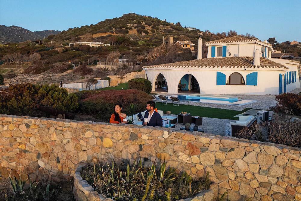 Villa Di Fiore - oasi sul mare con piscina e sauna in Geremeas, Torre delle Stelle