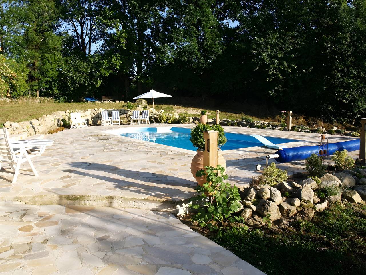 Villa Felinas : havre paisible avec grand jardin, piscine chauffée et équipements familiaux in Ahun, Région de Guéret
