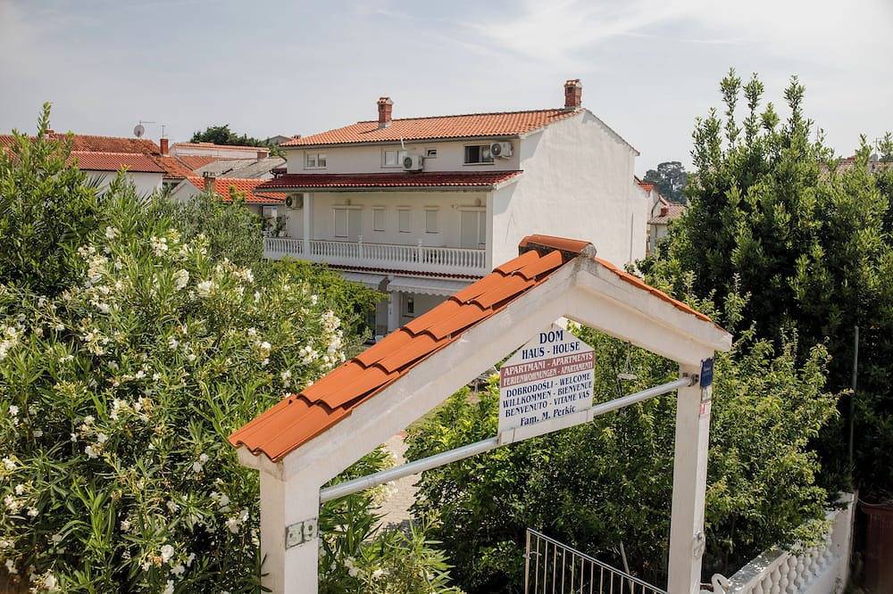 Ganze Wohnung, The Apartment Daisy is in an excellent location, close to Rab . in Rab Stadt, Rab